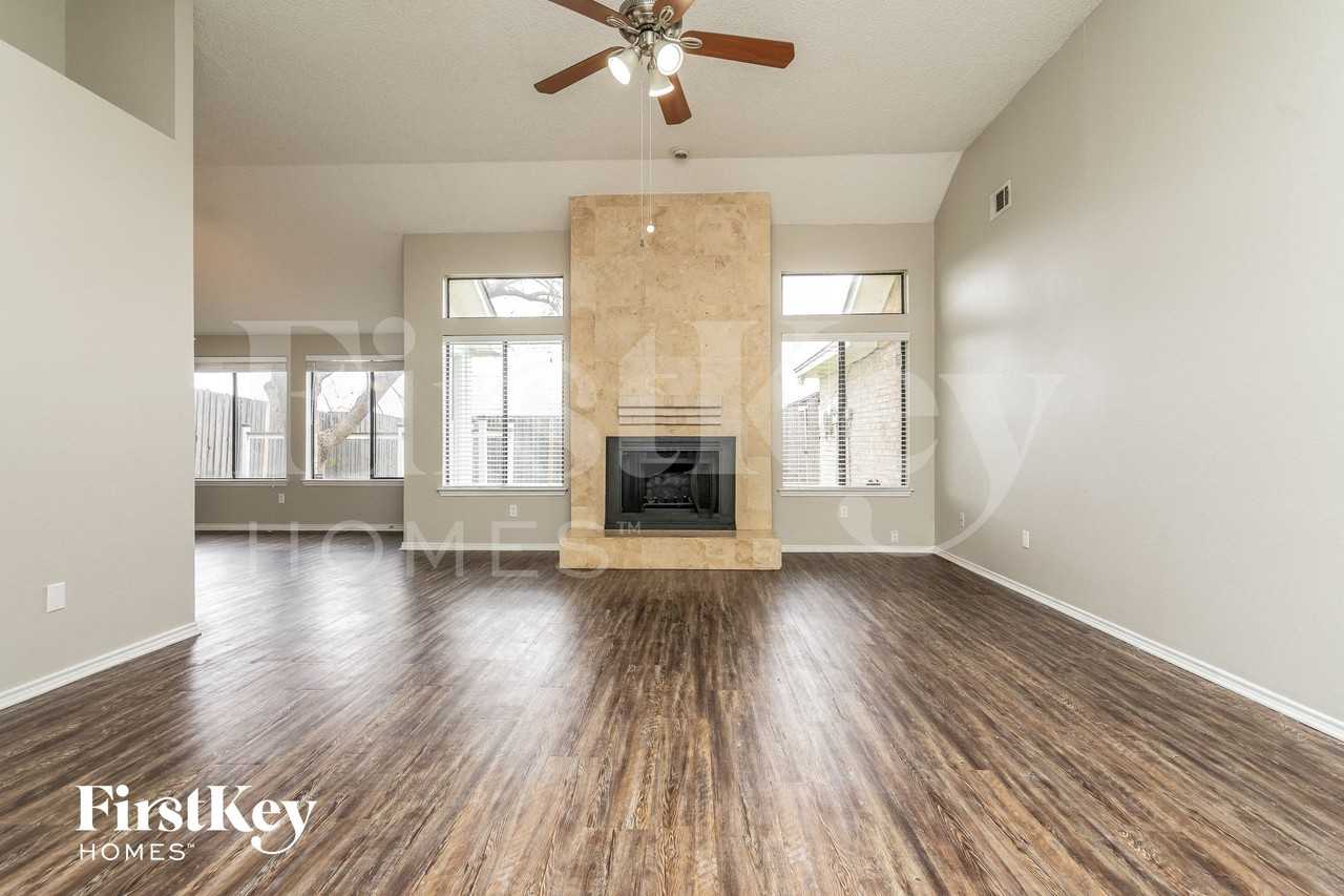 7921 Rice Dr - Photo 2 of 15