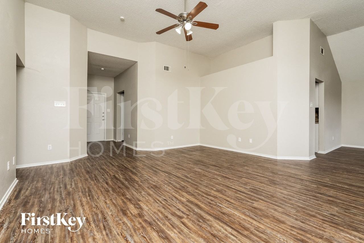 7921 Rice Dr - Photo 3 of 15