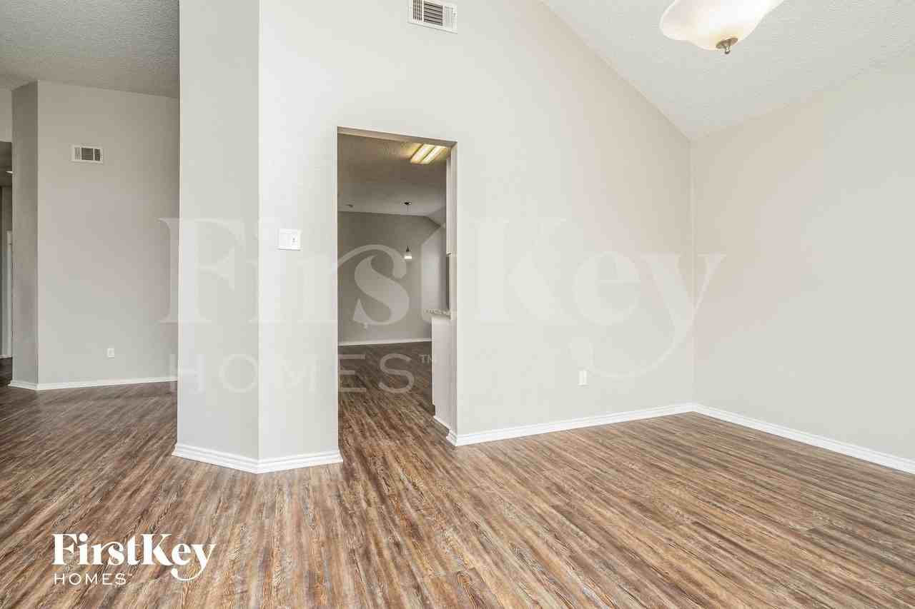 7921 Rice Dr - Photo 5 of 15