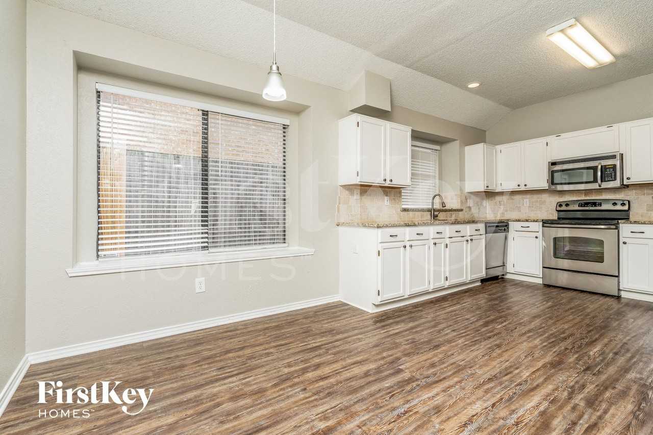 7921 Rice Dr - Photo 6 of 15