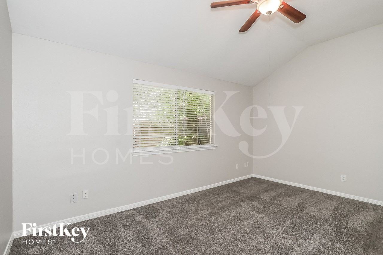 7610 San Benito Dr - Photo 7 of 15