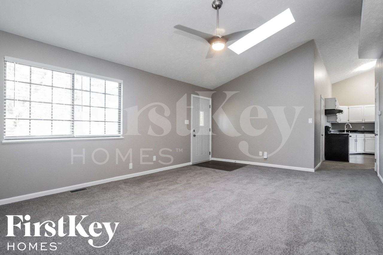 7445 Glensford Dr - Photo 2 of 15