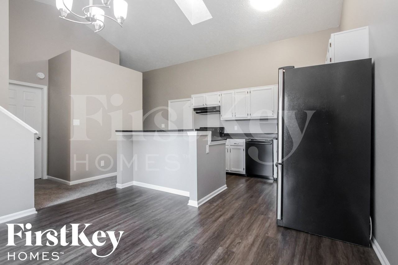 7445 Glensford Dr - Photo 4 of 15