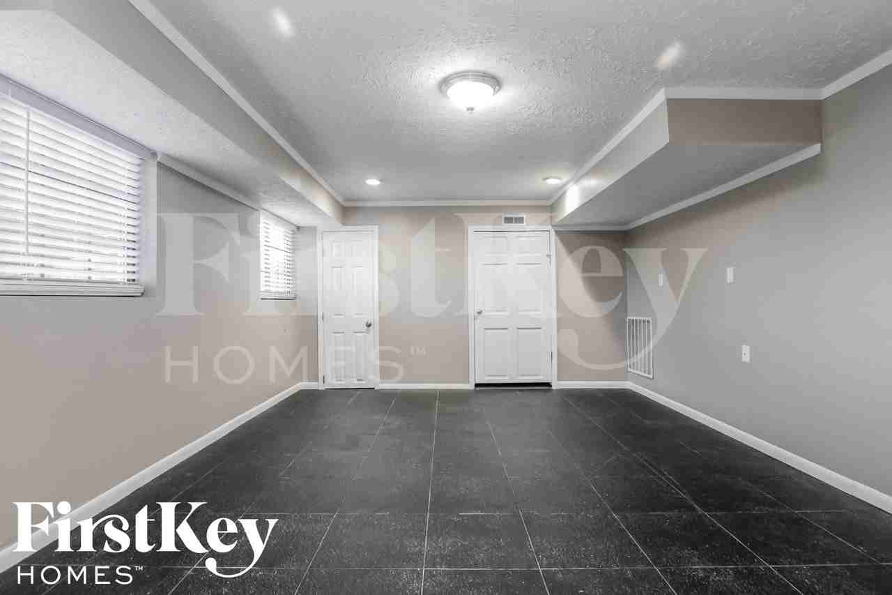 7445 Glensford Dr - Photo 5 of 15