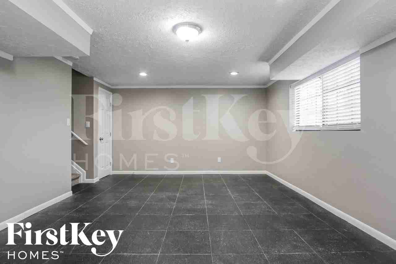 7445 Glensford Dr - Photo 6 of 15