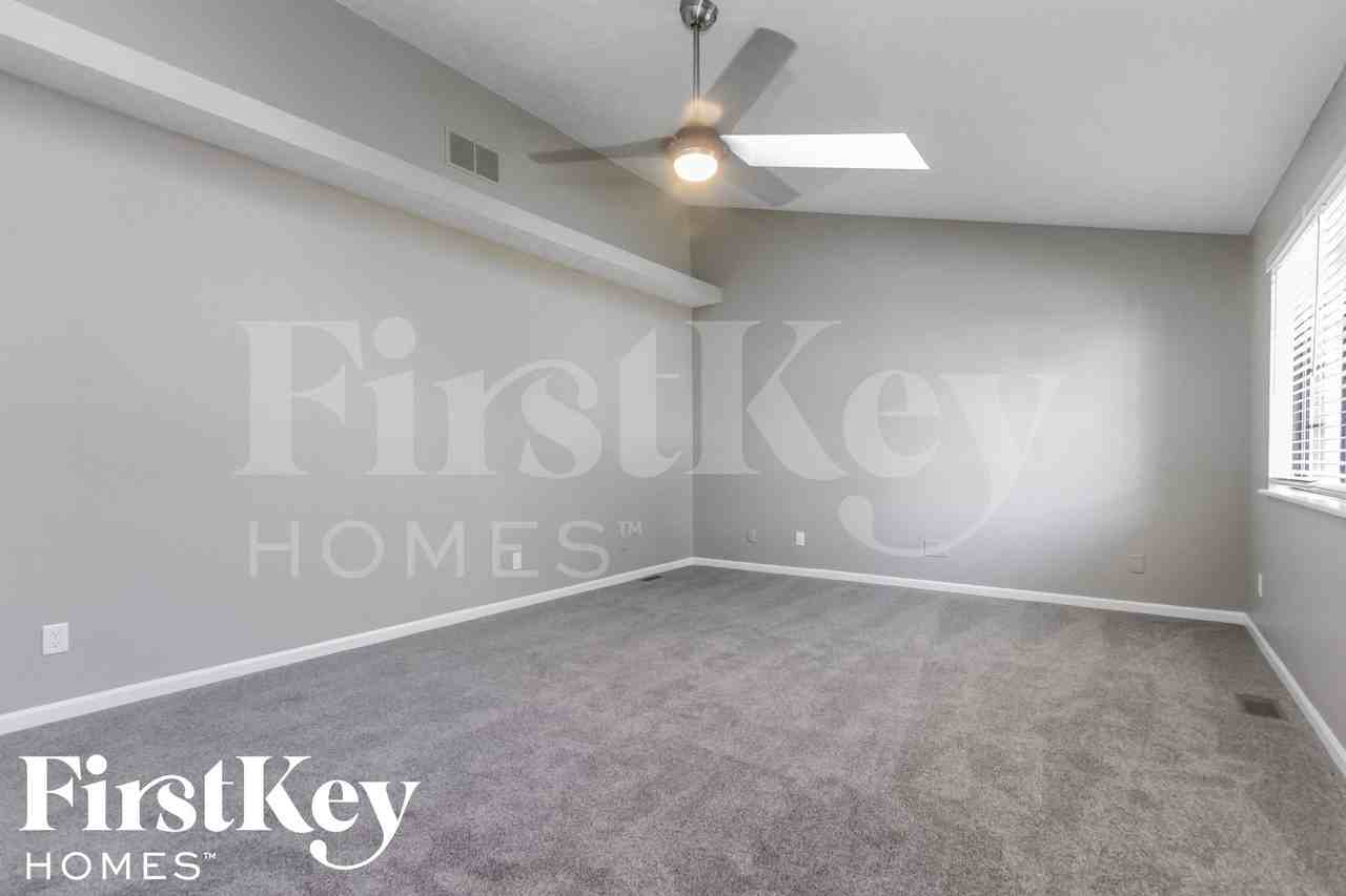 7445 Glensford Dr - Photo 7 of 15