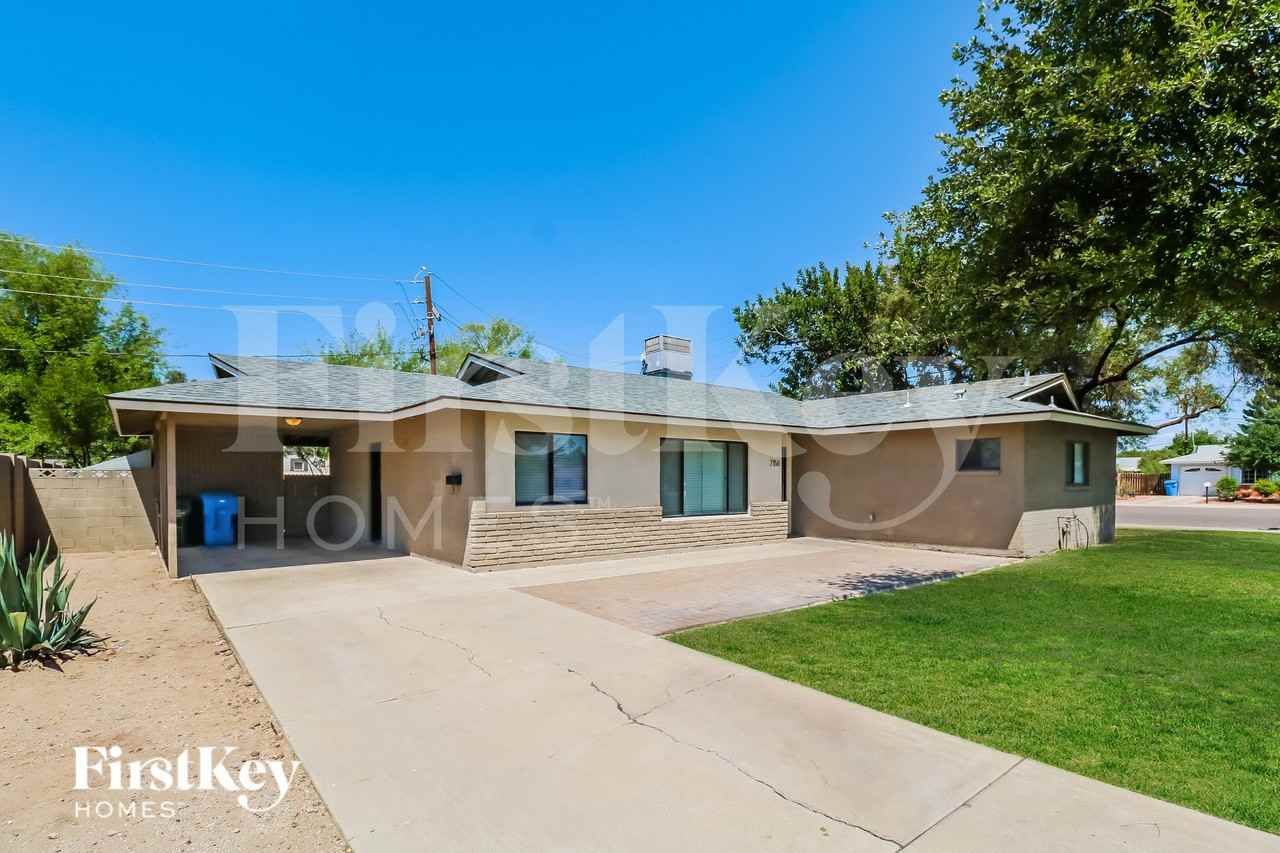 7156 N 17th Dr - Photo 2 of 15