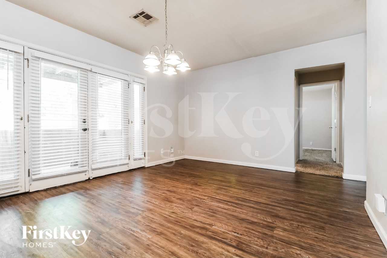 7156 N 17th Dr - Photo 5 of 15