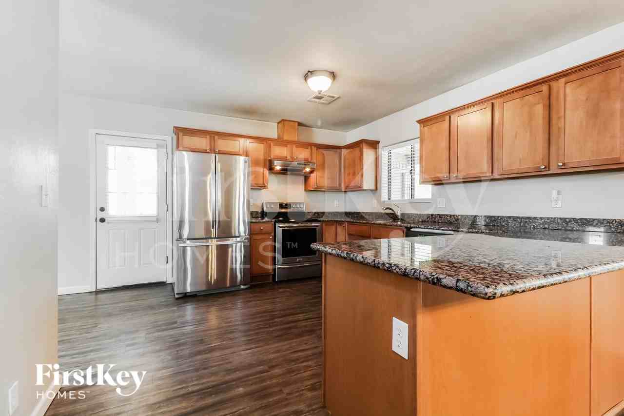 7156 N 17th Dr - Photo 6 of 15