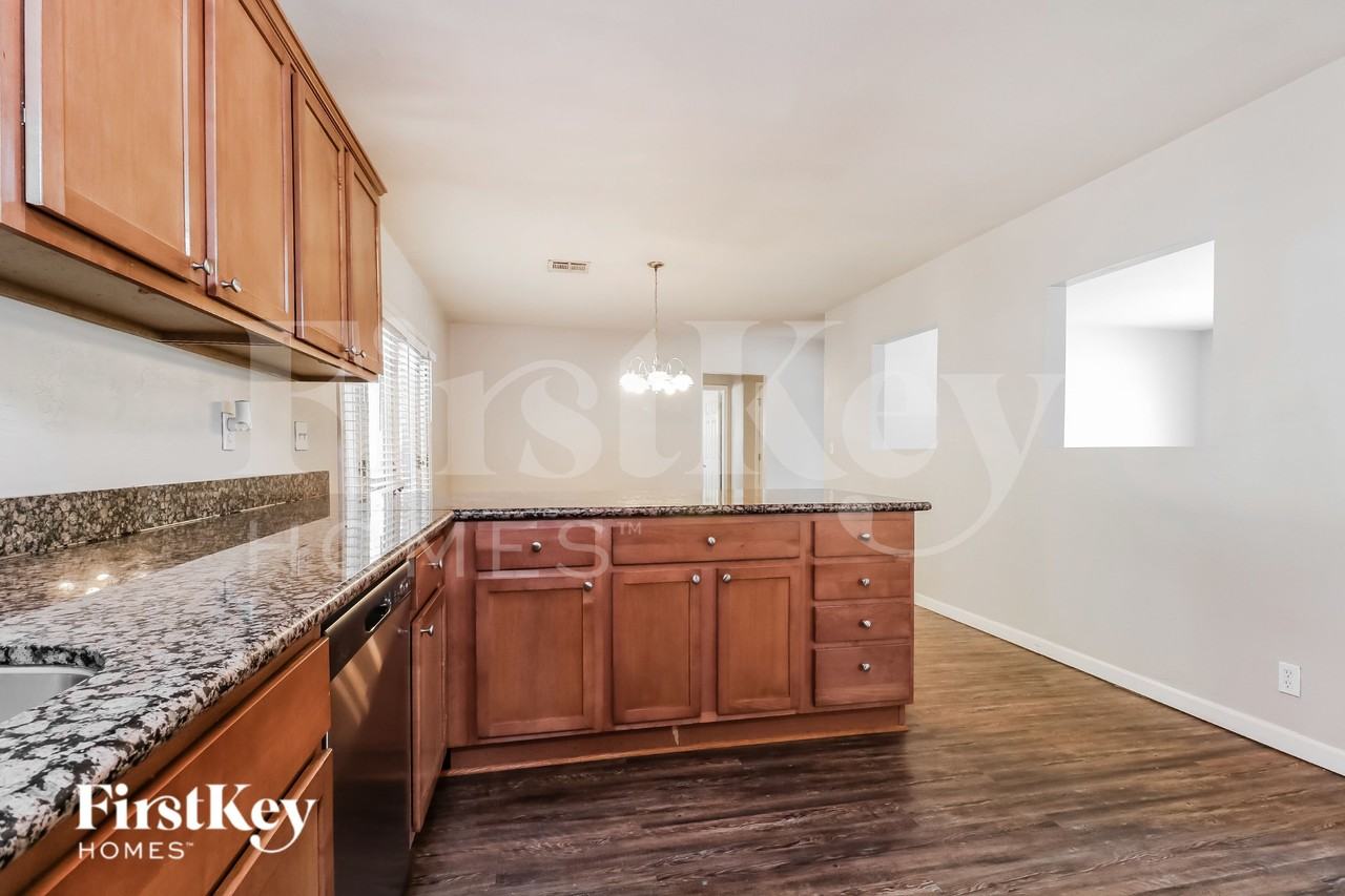 7156 N 17th Dr - Photo 7 of 15