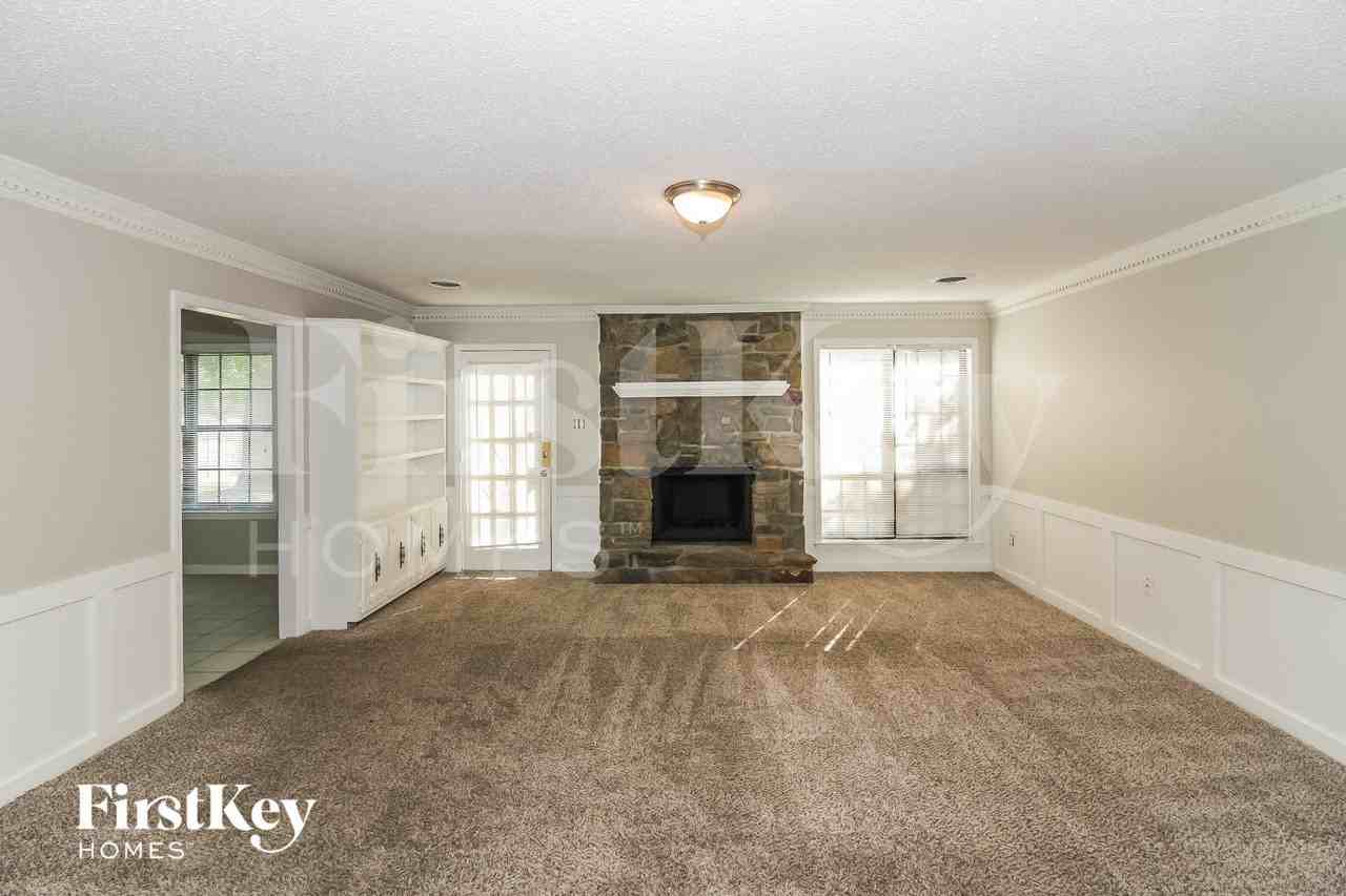 7132 Shadow Oaks Dr - Photo 2 of 15