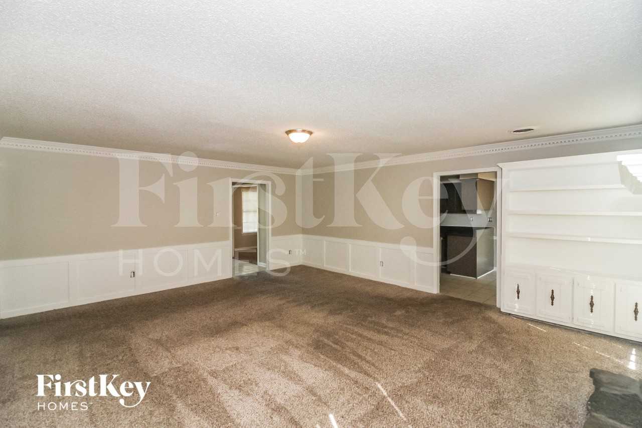 7132 Shadow Oaks Dr - Photo 4 of 15