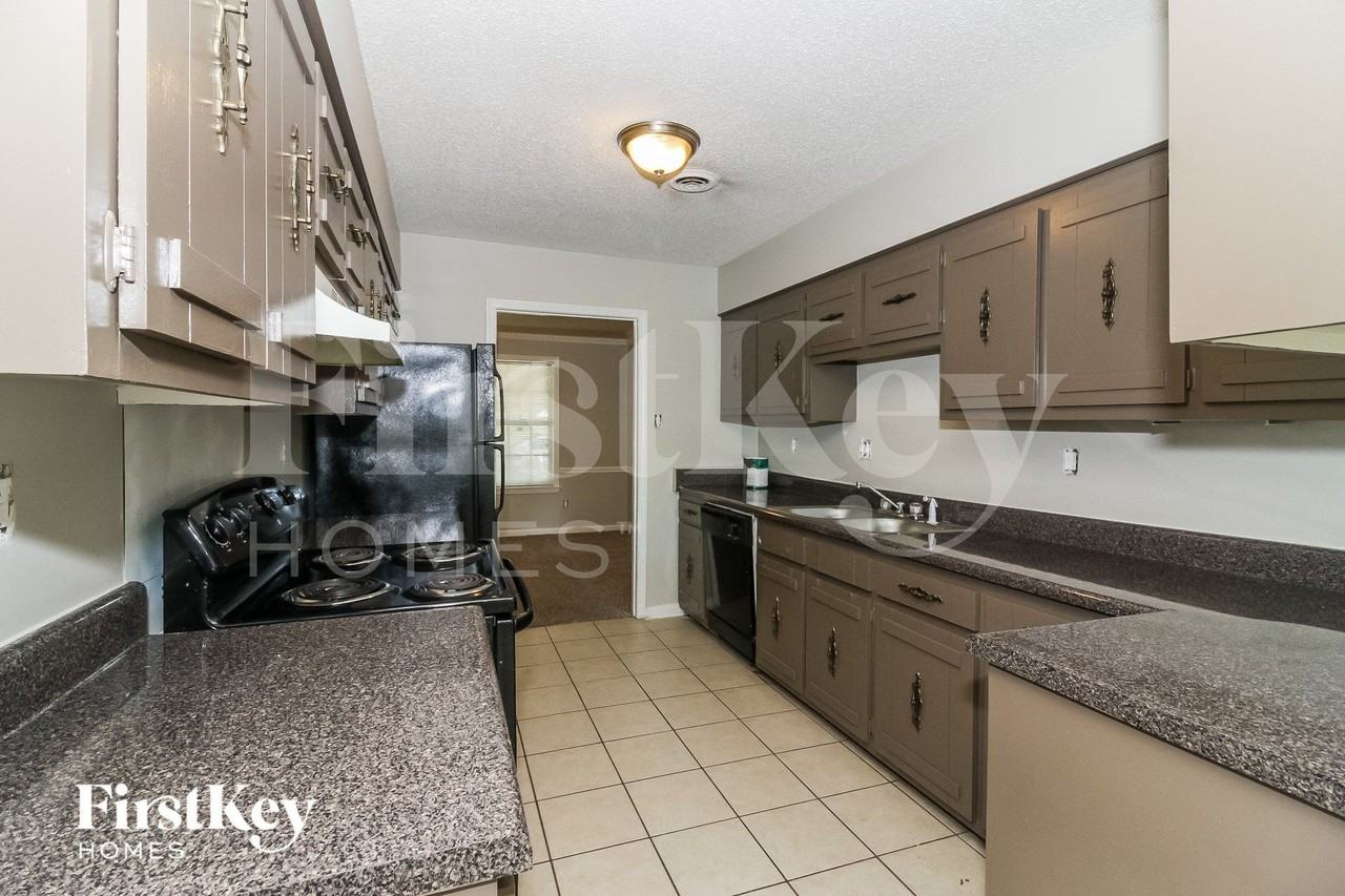 7132 Shadow Oaks Dr - Photo 5 of 15