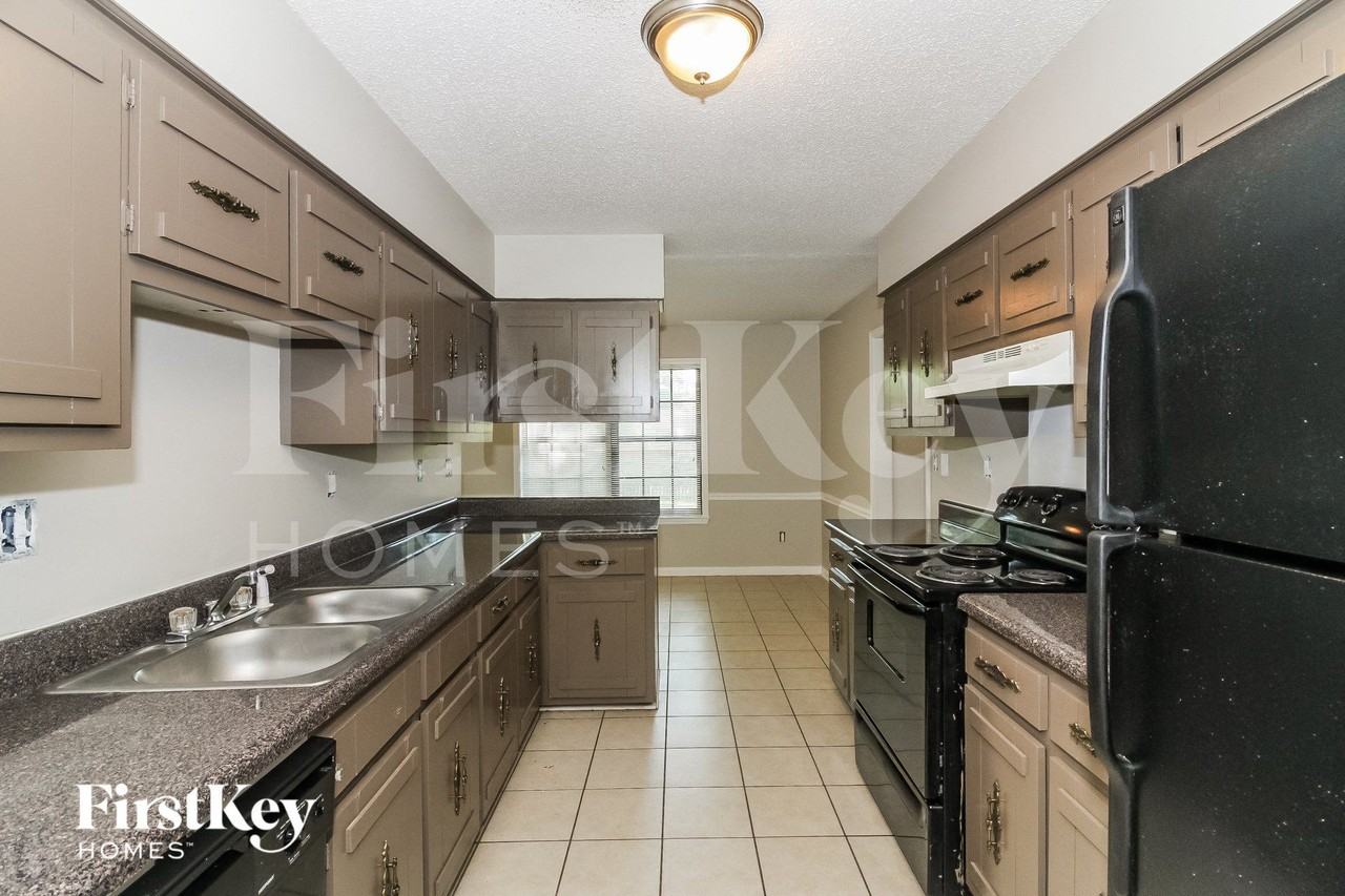 7132 Shadow Oaks Dr - Photo 6 of 15