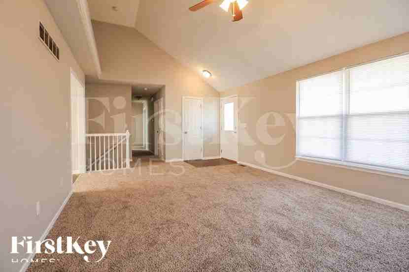 713 Canter St - Photo 3 of 15