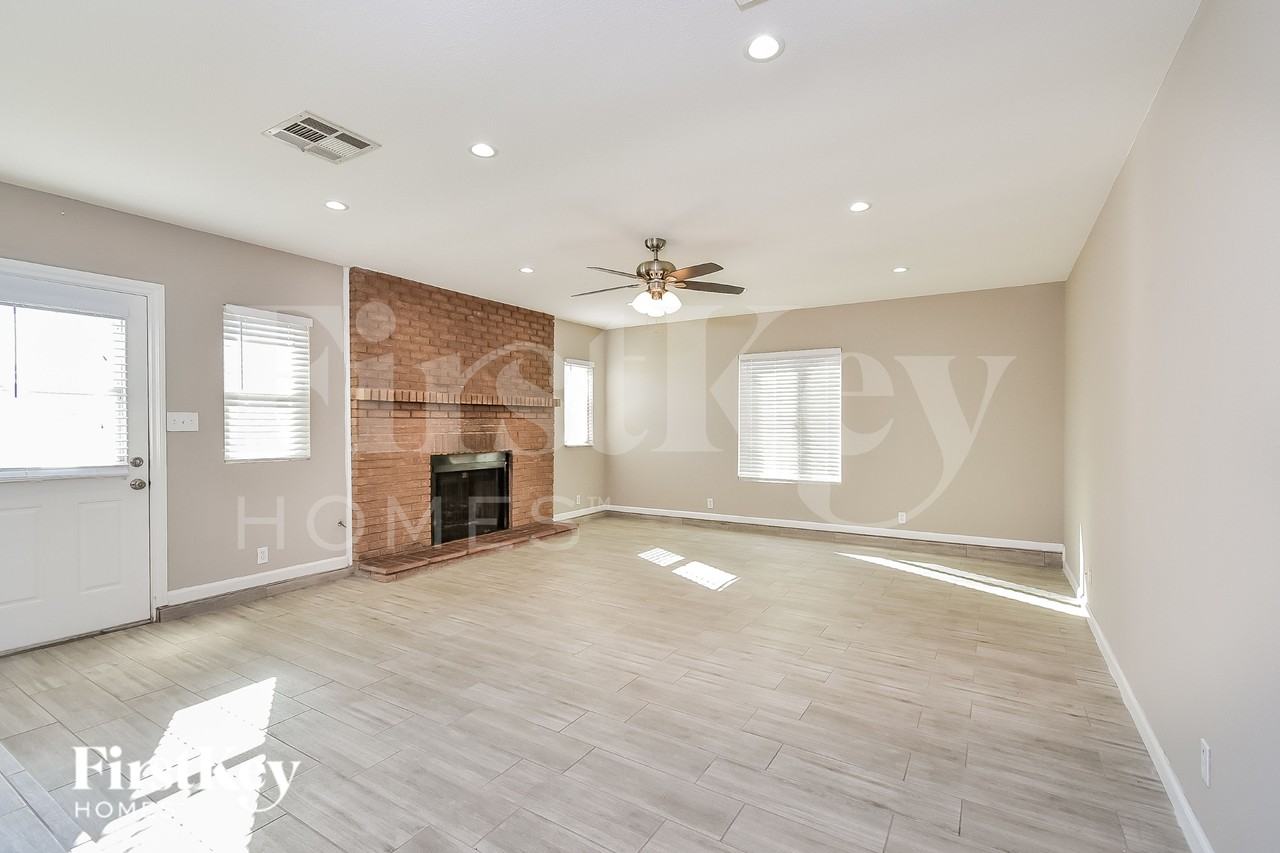 6381 Newville Ave - Photo 3 of 16