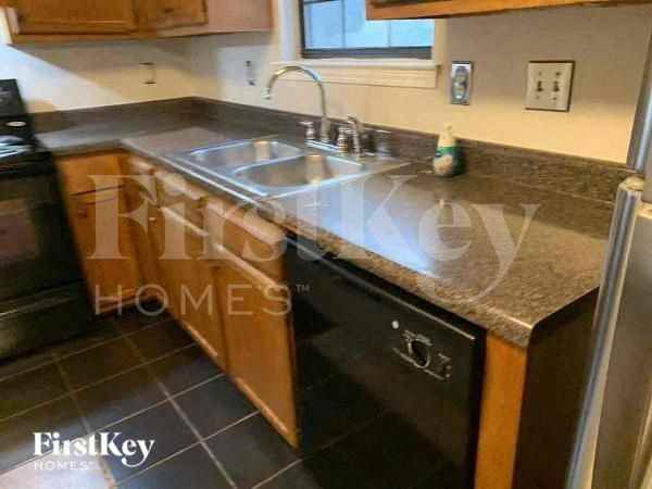 6140 Littleton Dr - Photo 5 of 10