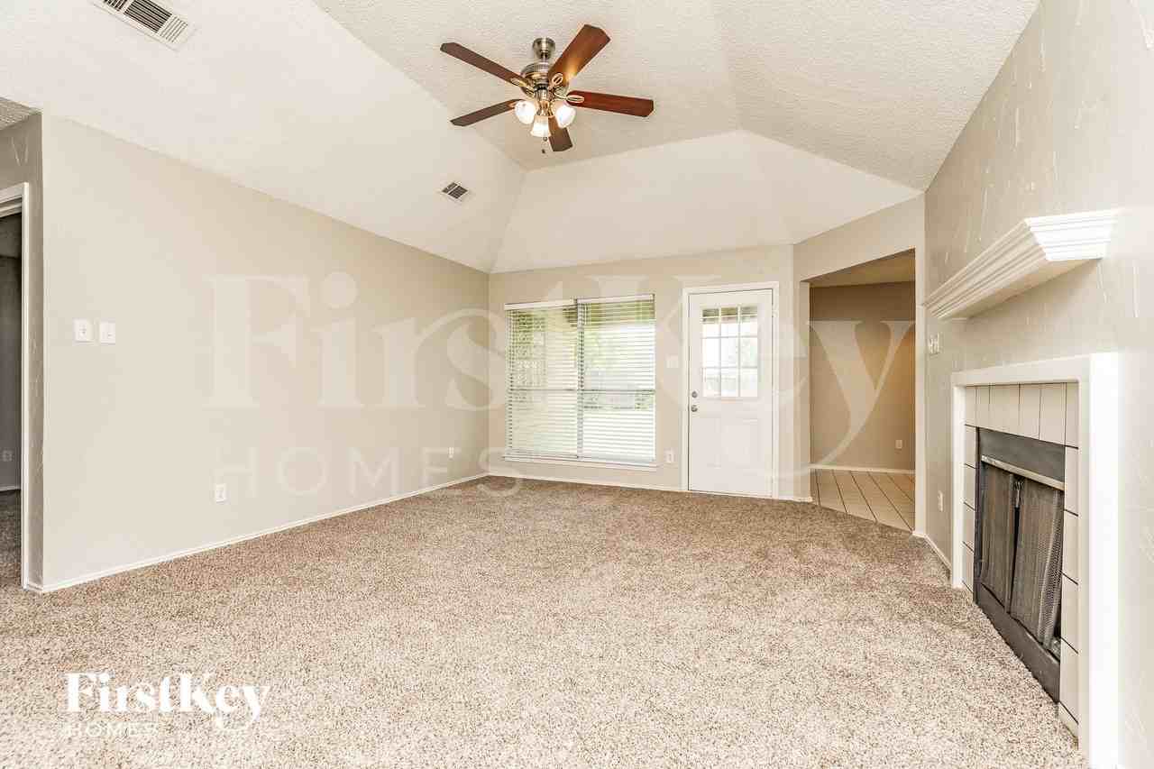 606 Plainview Dr - Photo 2 of 15