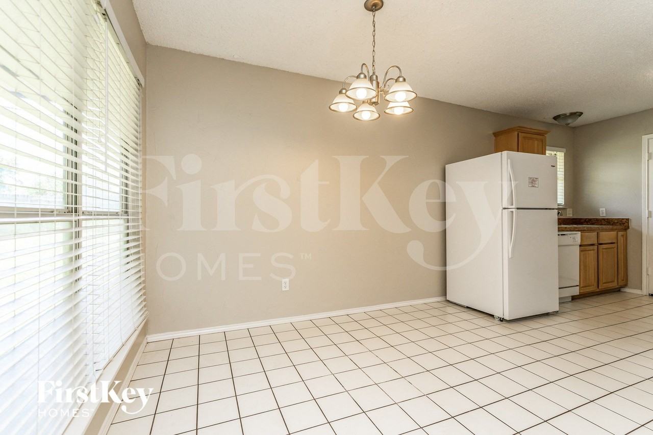 606 Plainview Dr - Photo 5 of 15