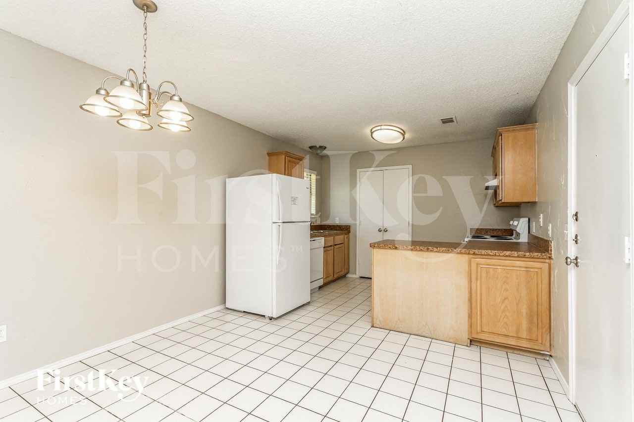 606 Plainview Dr - Photo 6 of 15