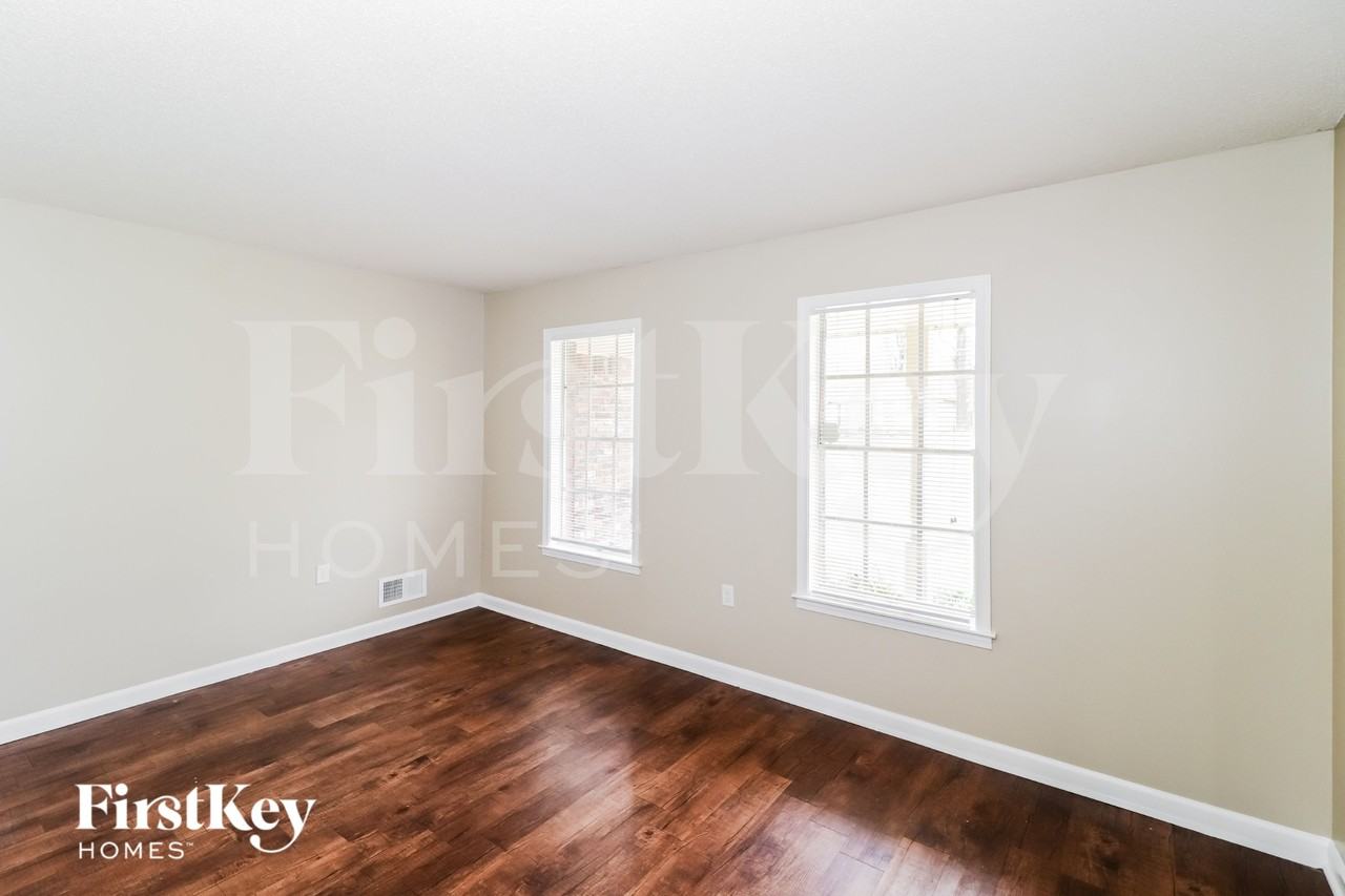 5373 Banbury Ave - Photo 3 of 15