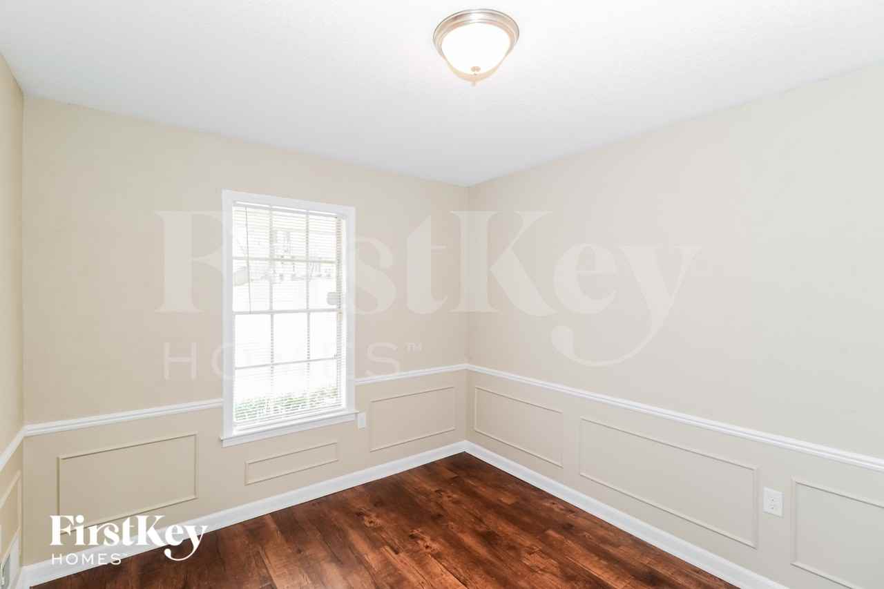 5373 Banbury Ave - Photo 4 of 15