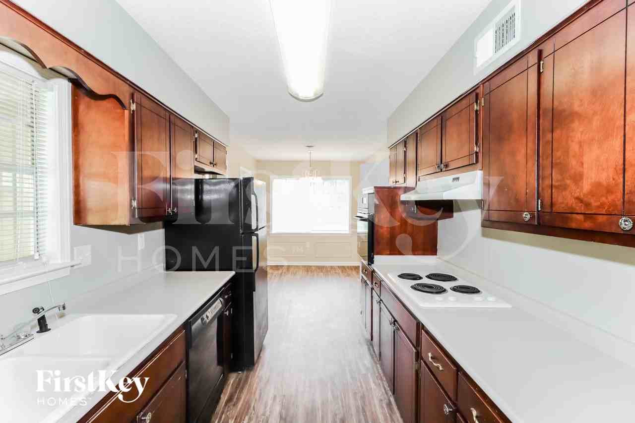 5373 Banbury Ave - Photo 6 of 15