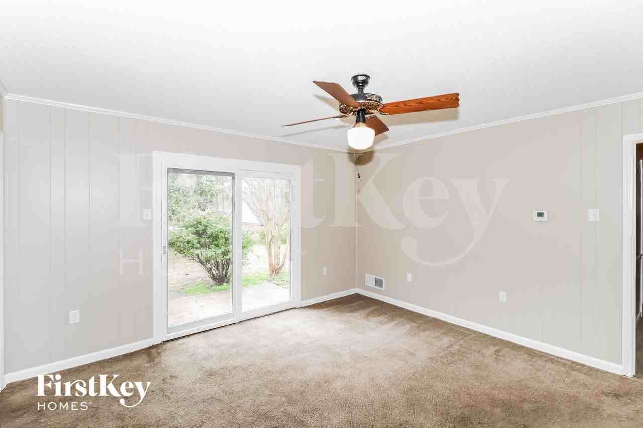 5373 Banbury Ave - Photo 7 of 15