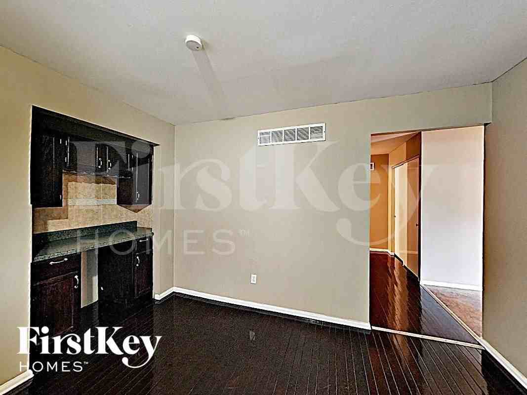 5353 Branridge Rd - Photo 5 of 17