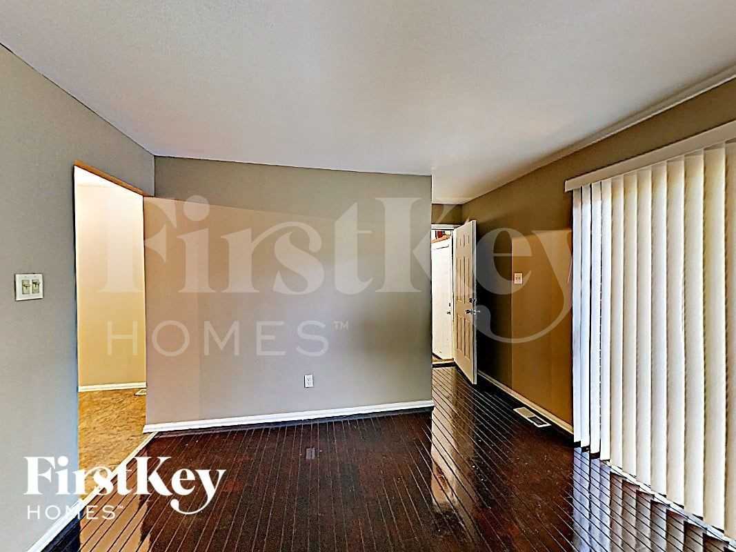 5353 Branridge Rd - Photo 6 of 17