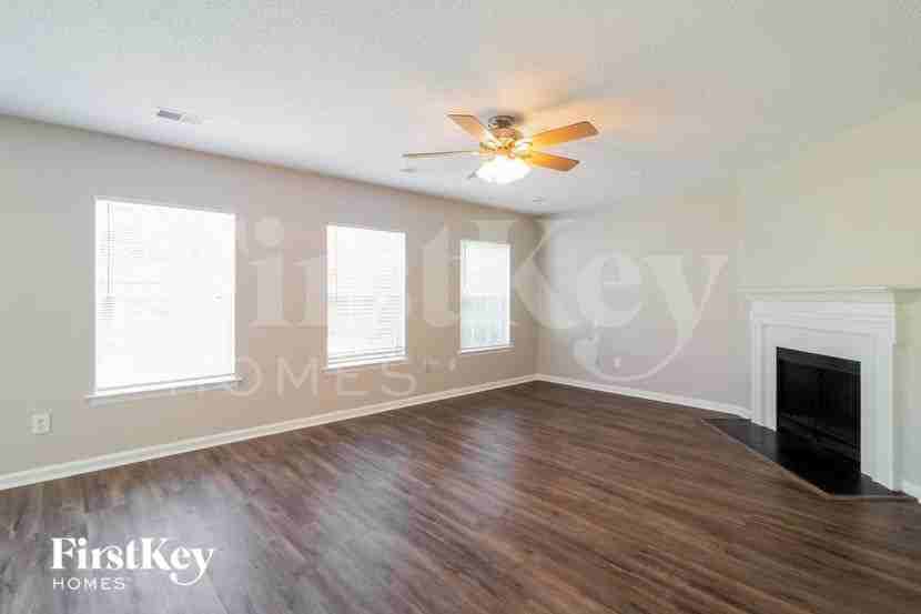 528 Beverly Dr - Photo 3 of 15