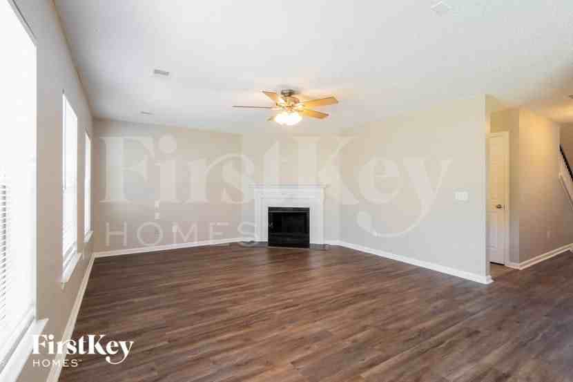 528 Beverly Dr - Photo 4 of 15