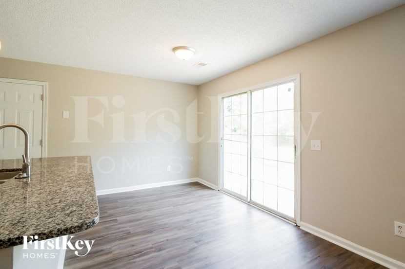 528 Beverly Dr - Photo 5 of 15