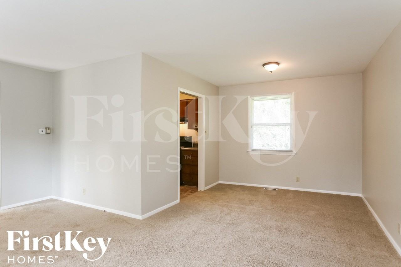 5036 E 76th Street Ct - Photo 3 of 15