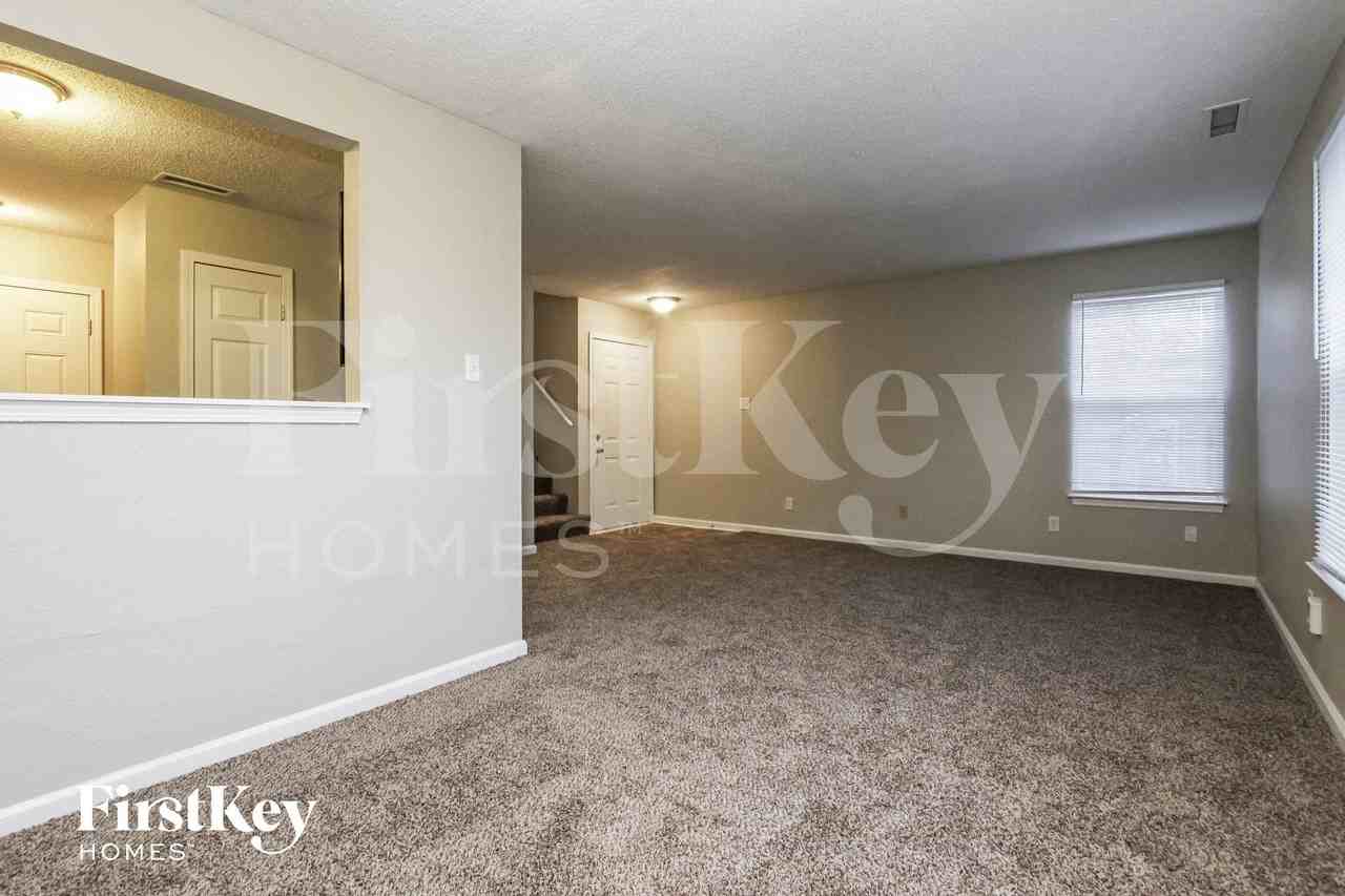 4554 Redcliff South Ln - Photo 4 of 15