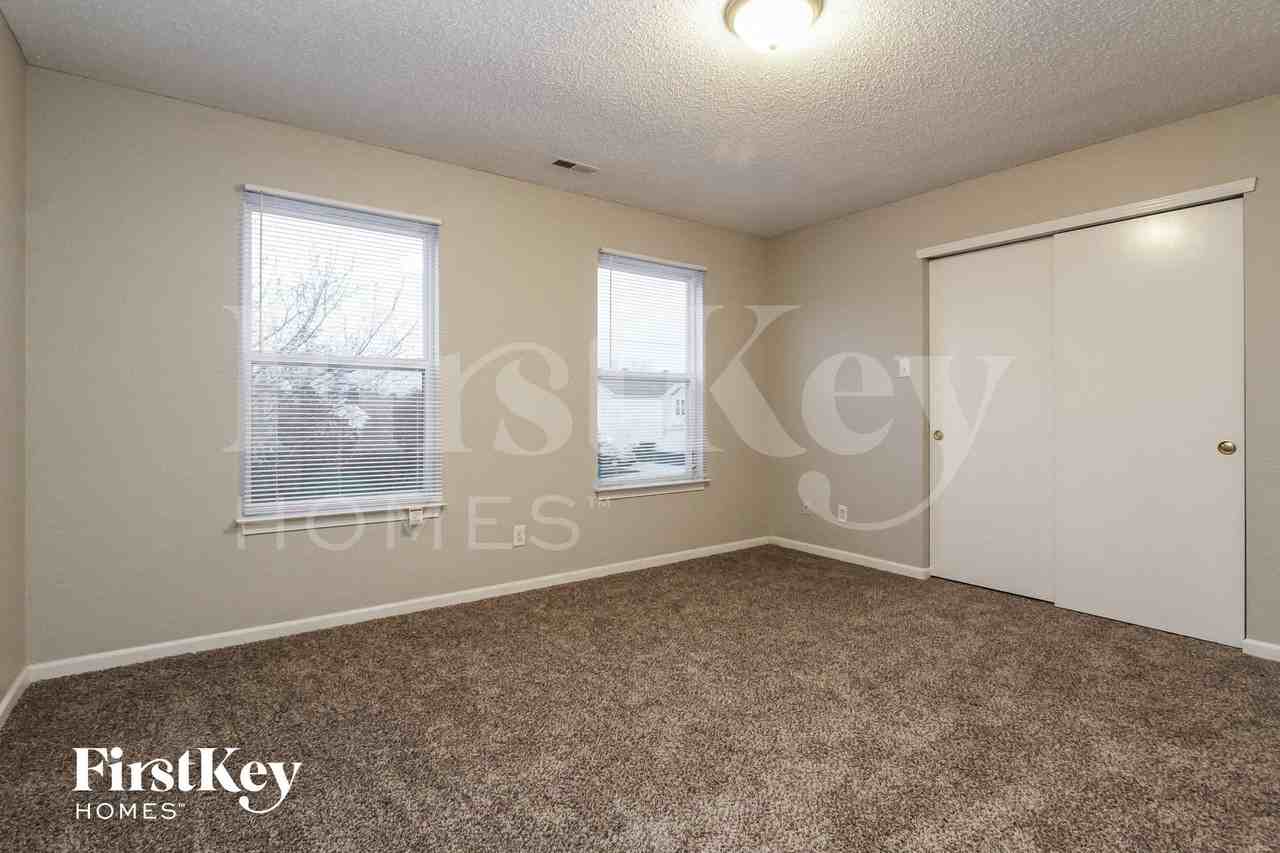 4554 Redcliff South Ln - Photo 6 of 15