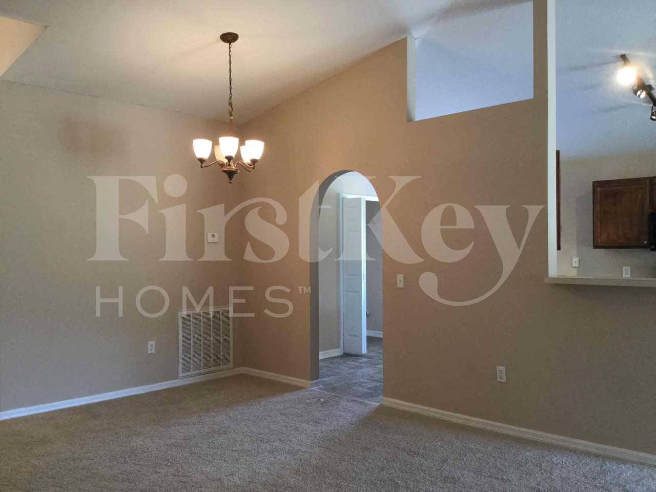 425 Hammerstone Ave - Photo 5 of 25