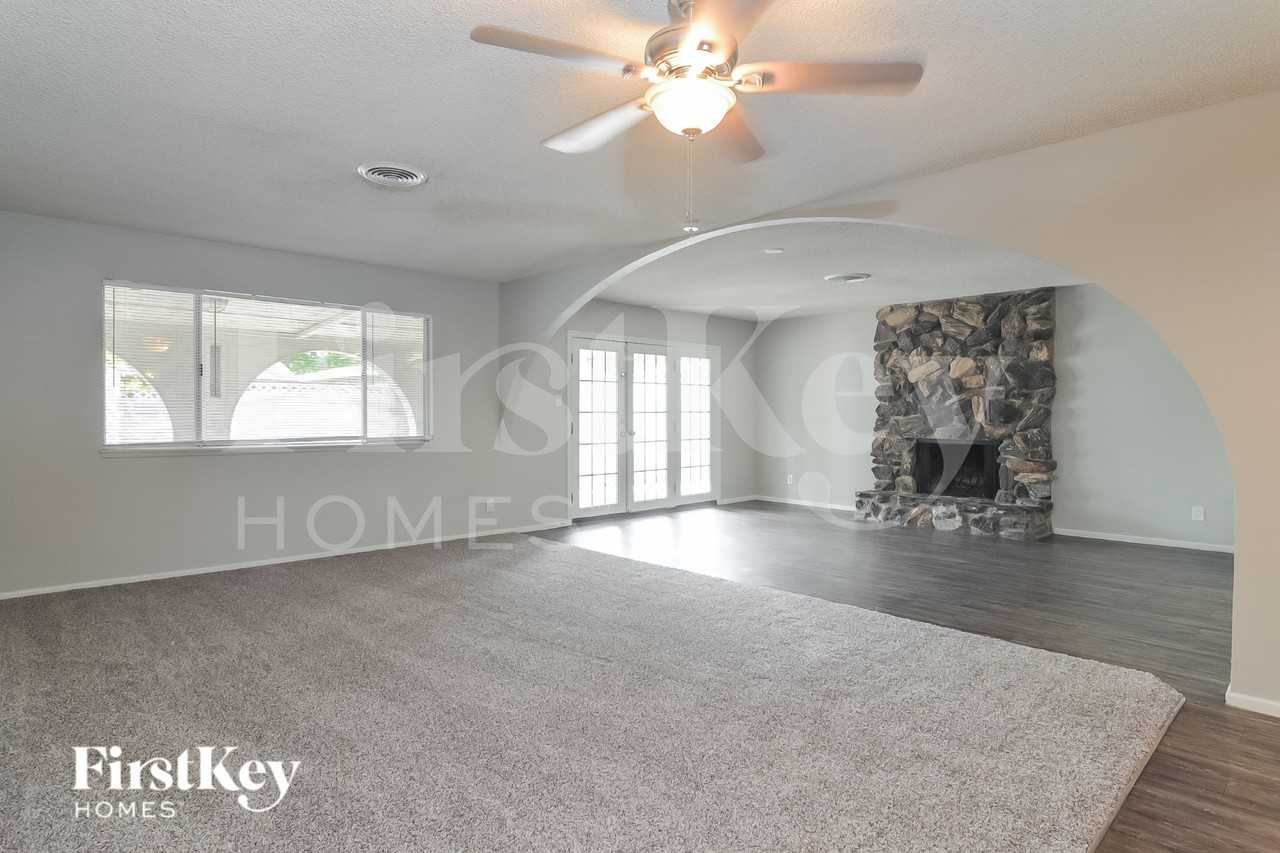 4071 Oakhill Ave - Photo 3 of 15