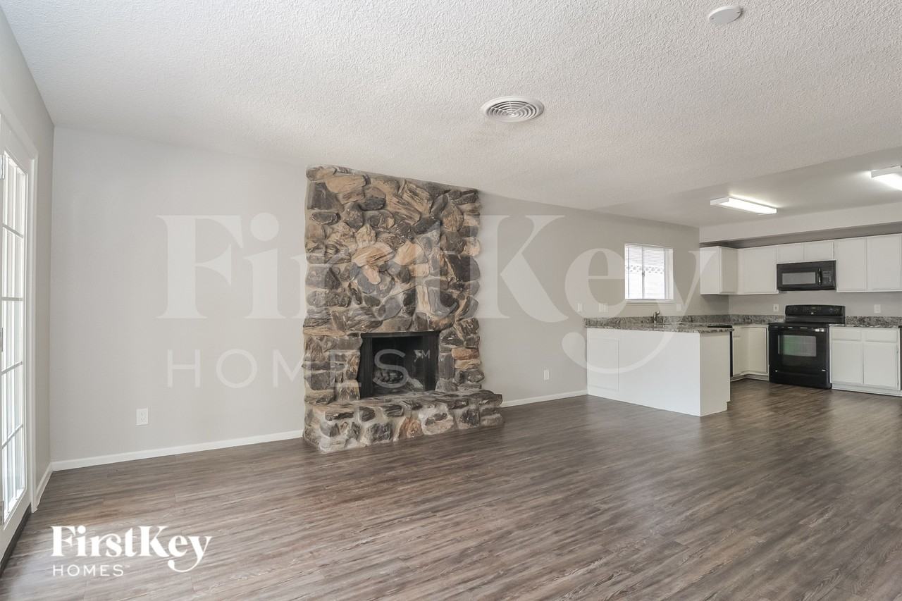 4071 Oakhill Ave - Photo 5 of 15