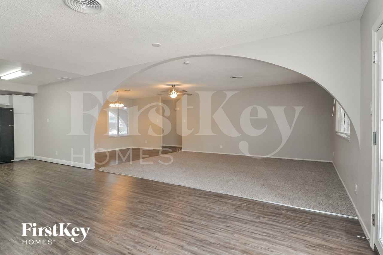 4071 Oakhill Ave - Photo 6 of 15