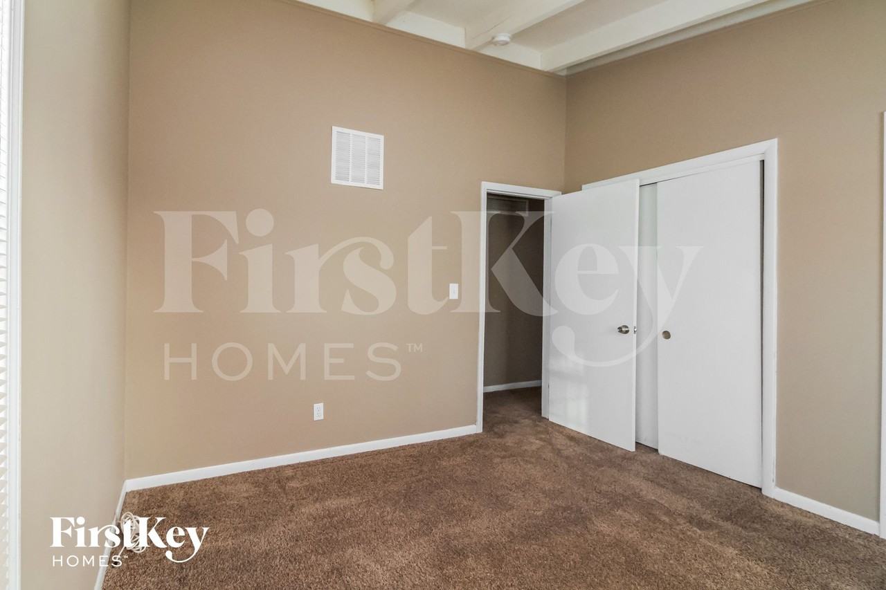 394 Sherman Ave - Photo 5 of 14