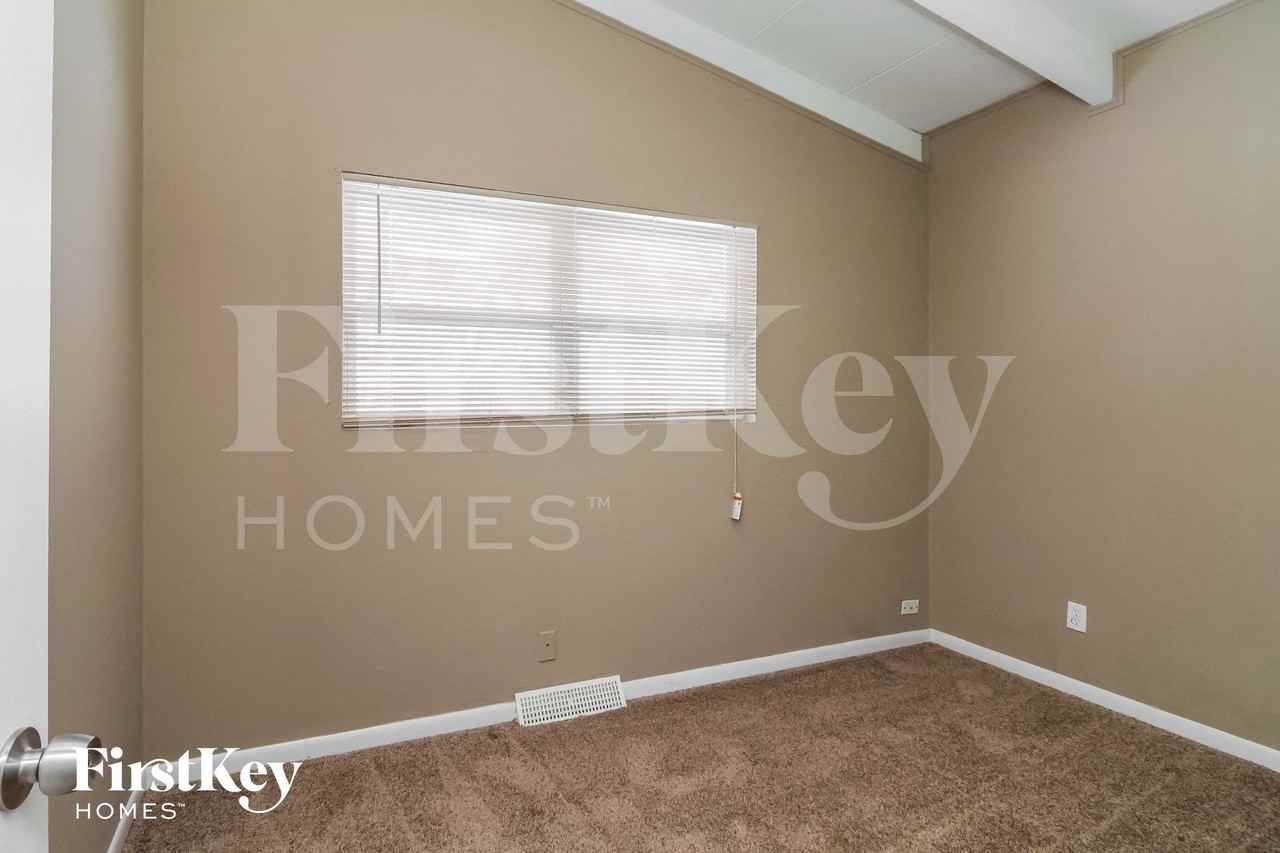 394 Sherman Ave - Photo 6 of 14