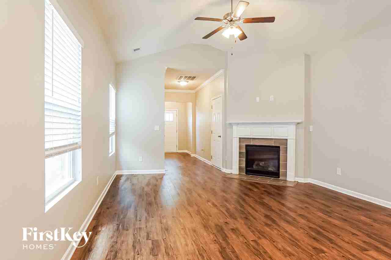 383 W Park Dr - Photo 2 of 15