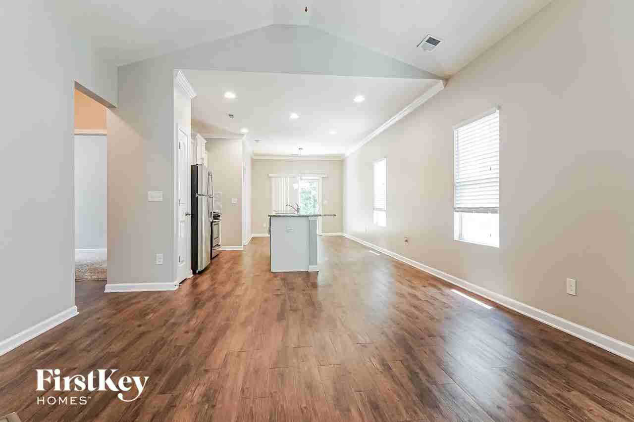 383 W Park Dr - Photo 3 of 15