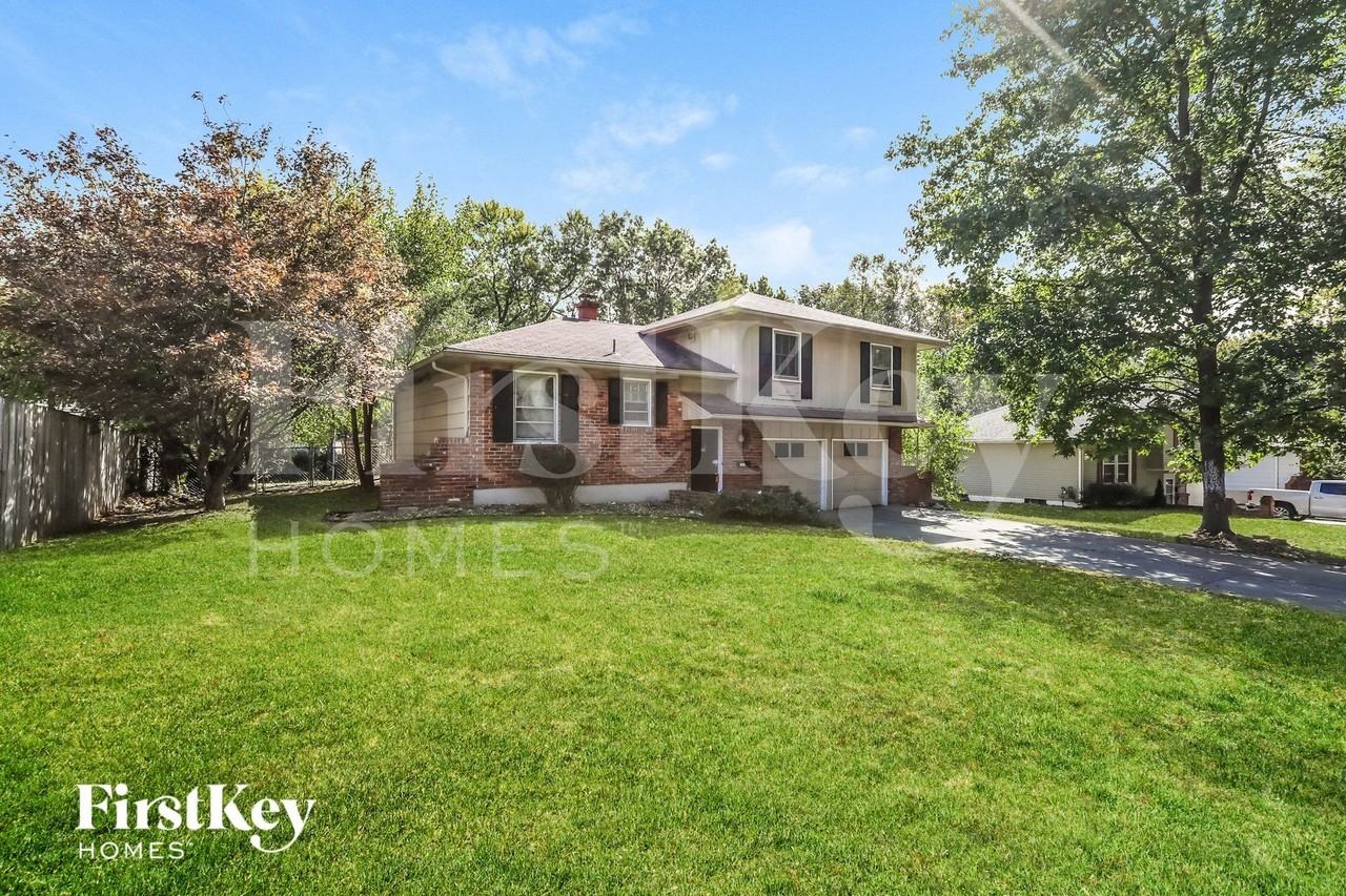 3605 S Stayton Ave - Photo 2 of 15