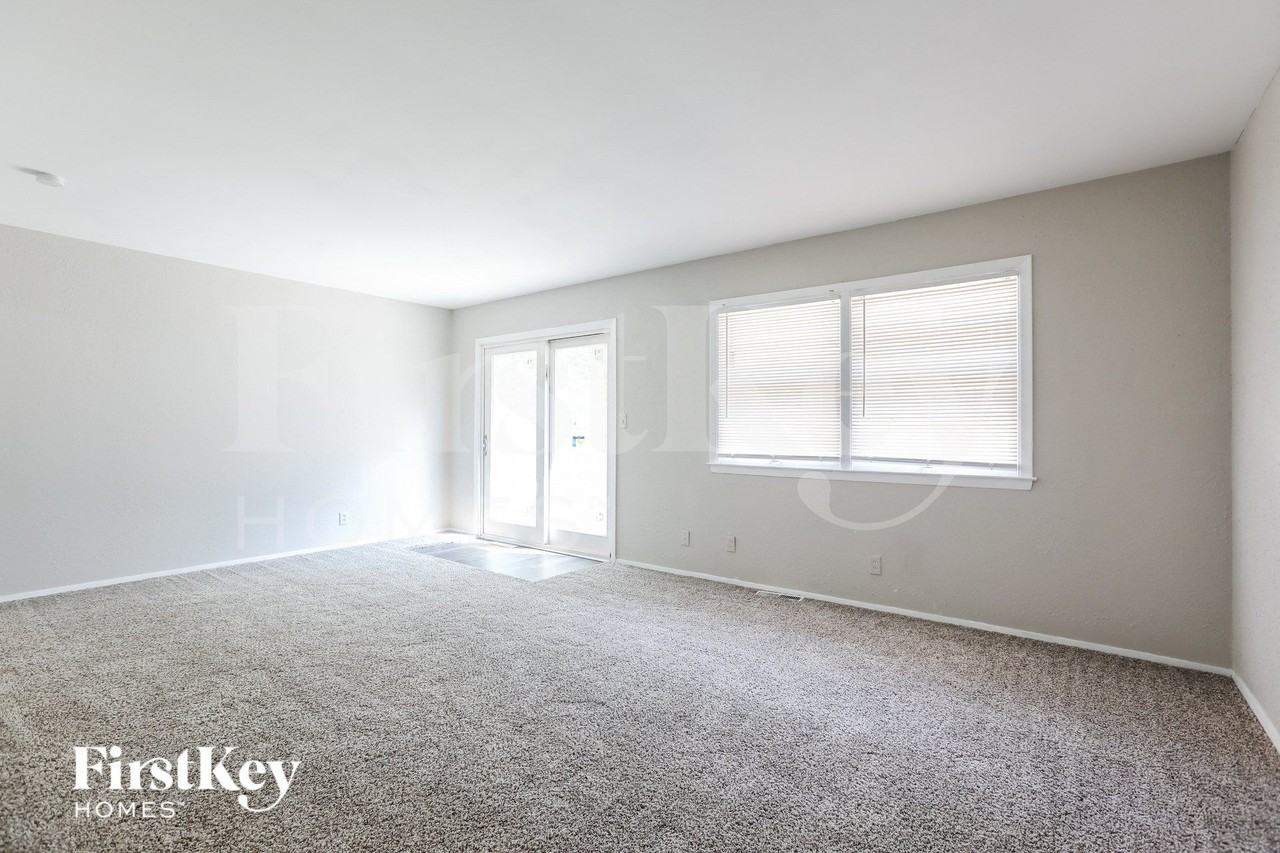 3605 S Stayton Ave - Photo 3 of 15