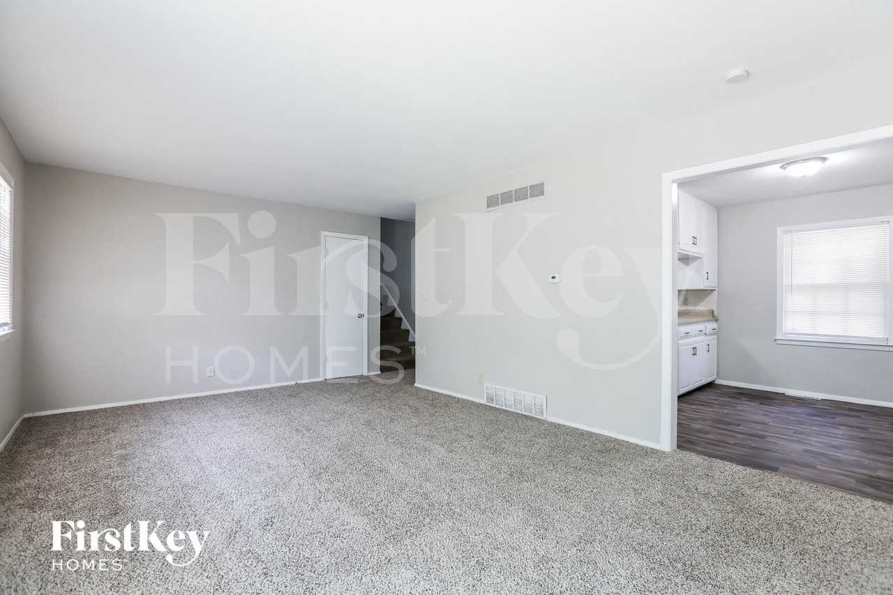 3605 S Stayton Ave - Photo 4 of 15