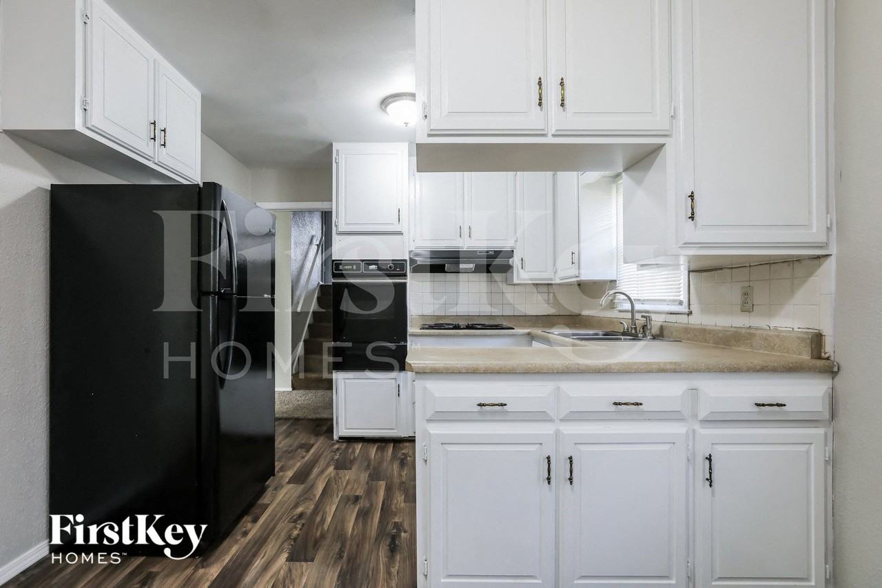 3605 S Stayton Ave - Photo 6 of 15