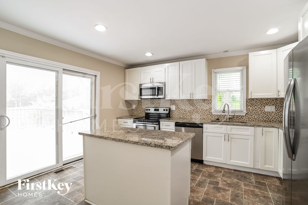 3601 Chilham Pl - Photo 7 of 16