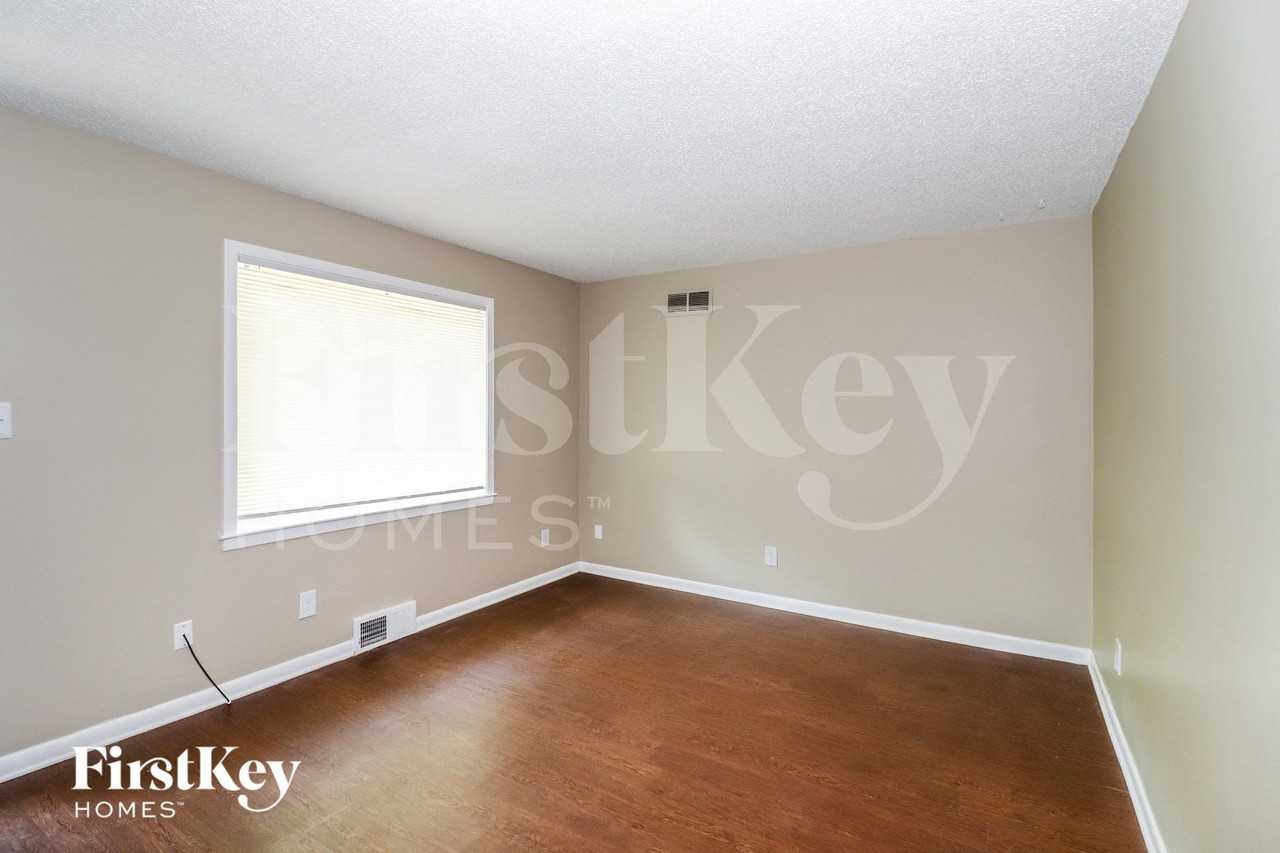 3500 Marietta Blvd - Photo 3 of 15